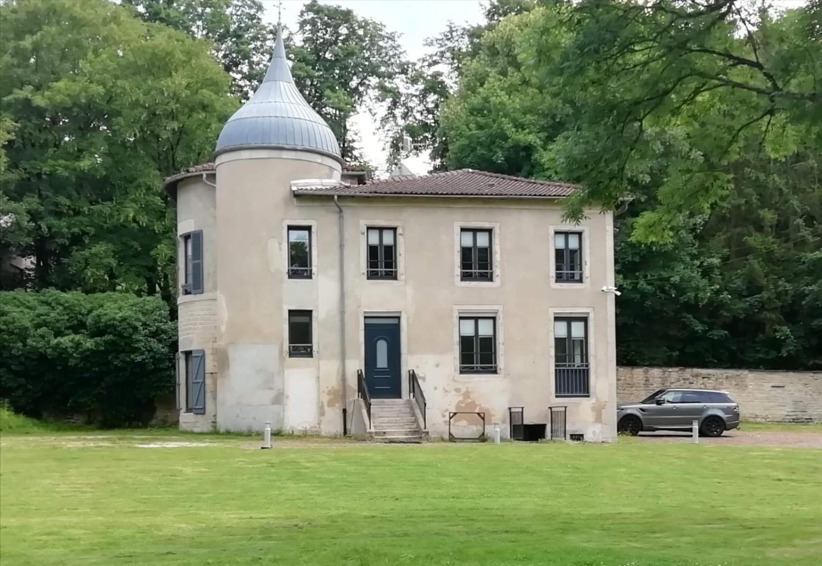 Lodge Hotel De Sommedieue Verdun Екстериор снимка