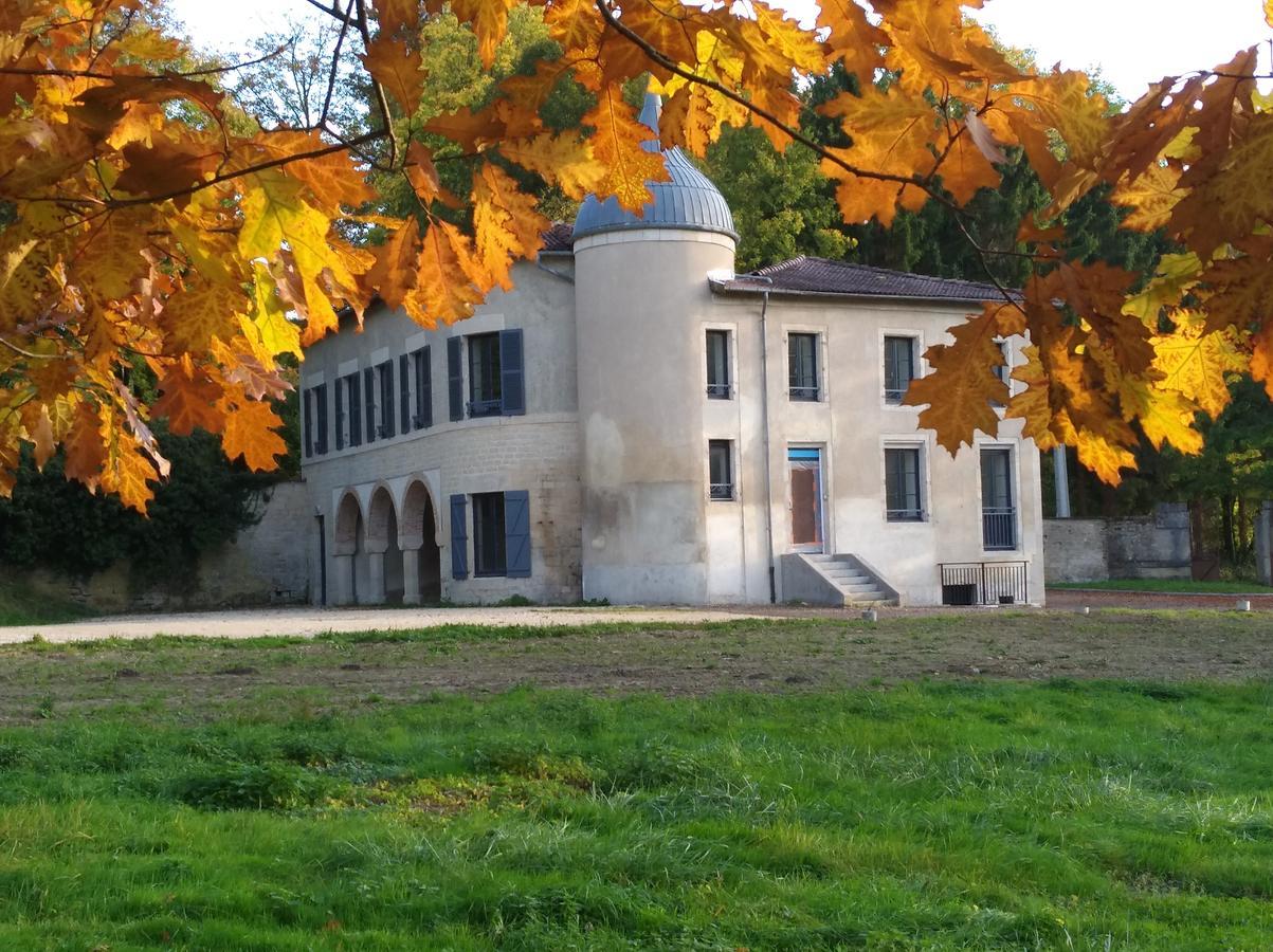 Lodge Hotel De Sommedieue Verdun Екстериор снимка